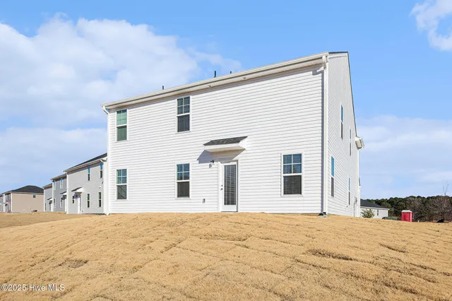 $349,950 | 40 East Emily Gardens Drive, Selma, NC 27576