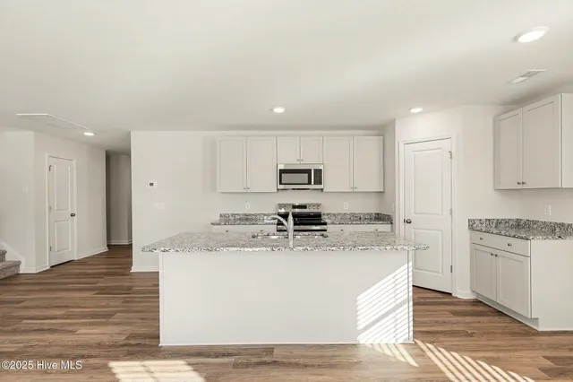 $349,950 | 40 East Emily Gardens Drive, Selma, NC 27576