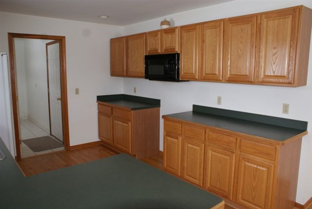 625 South Elba Road Lapeer, MI 48446 - Photo 5 of 11 31052528-4.JPG