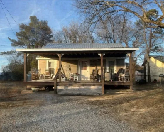 $99,000 | 300 West Tennessee Street, Collinwood, TN 38450