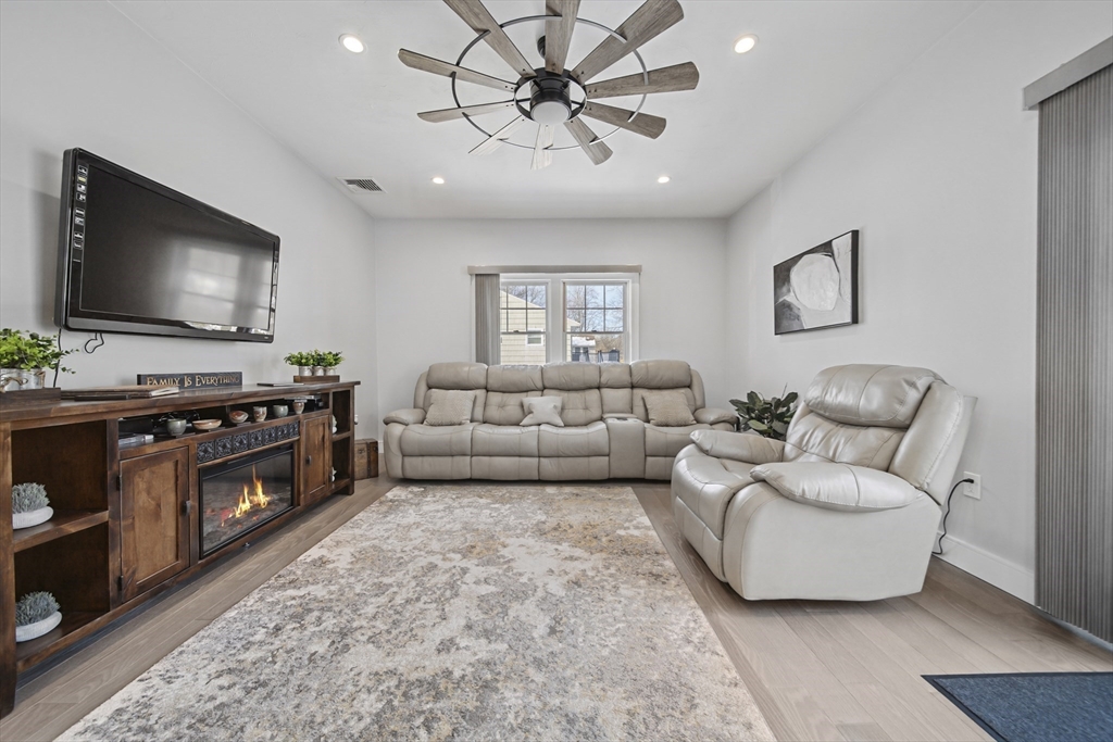 86 Lynn Fells Parkway Saugus, MA 01906 - Photo 15 of 42