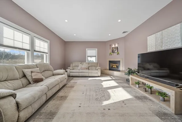 $999,500 | 86 Lynn Fells Parkway, Saugus, MA 01906