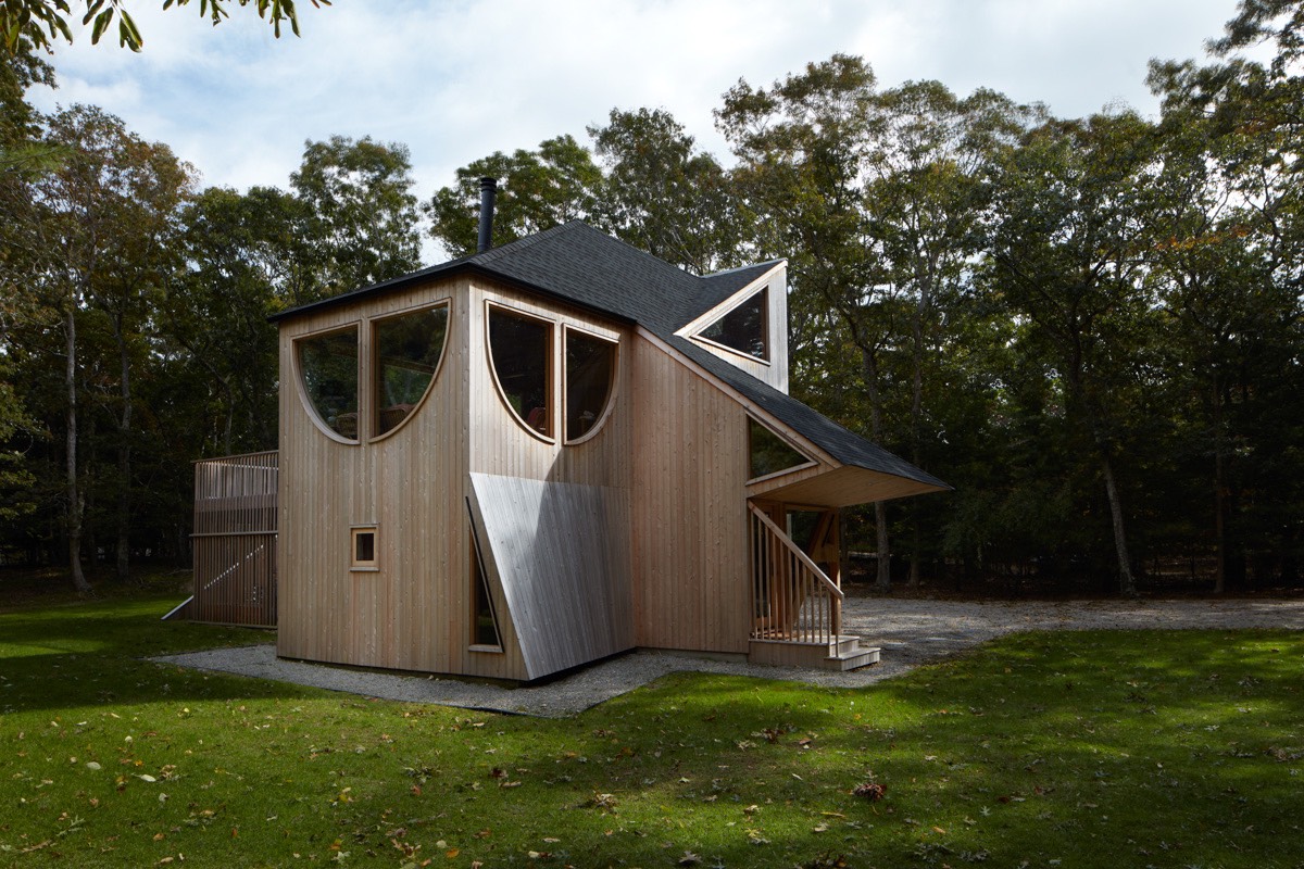 23 Neck Path East Hampton, NY 11937 - Photo 18 of 33 a front view of a house with garden