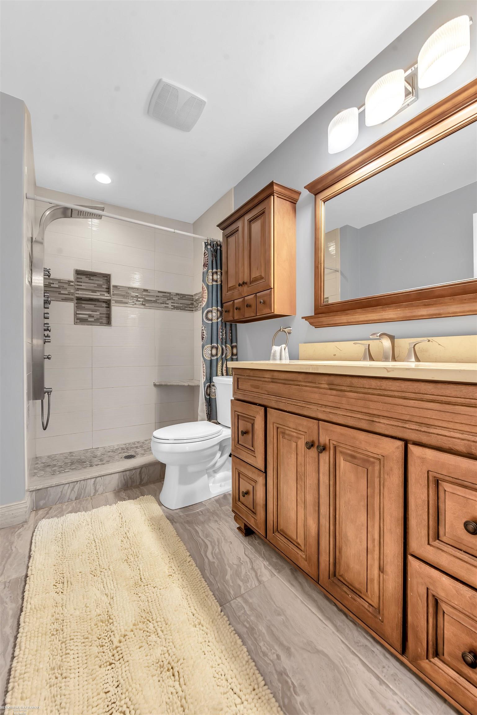 1505 Surrey Lane Rochester, MI 48306 - Photo 18 of 40 50088073-17.JPG