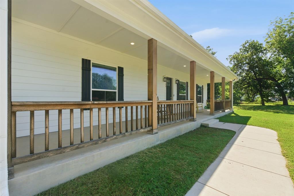 300 Mockingbird Lane Springtown, TX 76082 - Photo 5 of 32 Front Porch