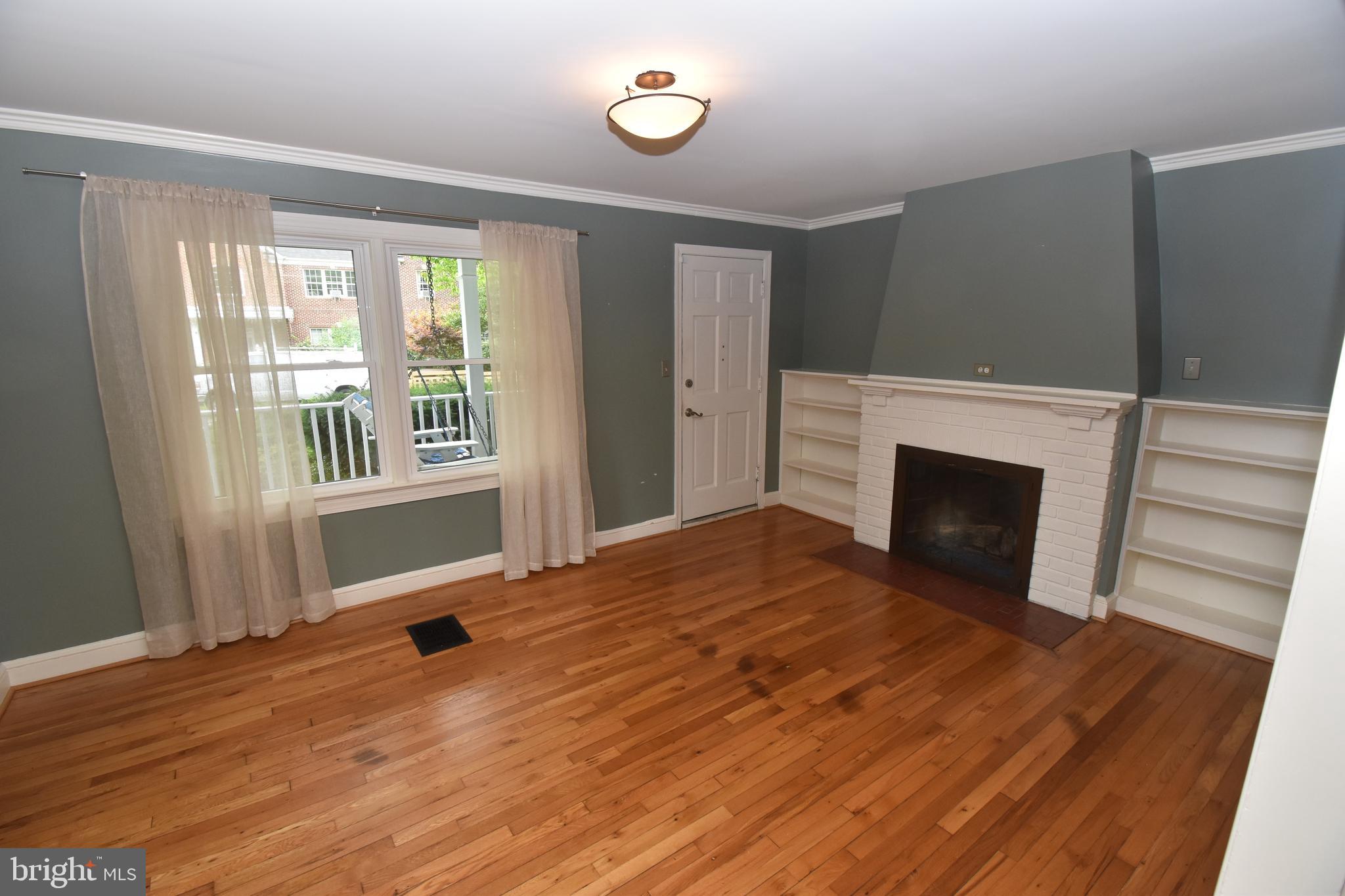 2901 Meadow View Road Falls Church, VA 22042 - Photo 15 of 43 Living room