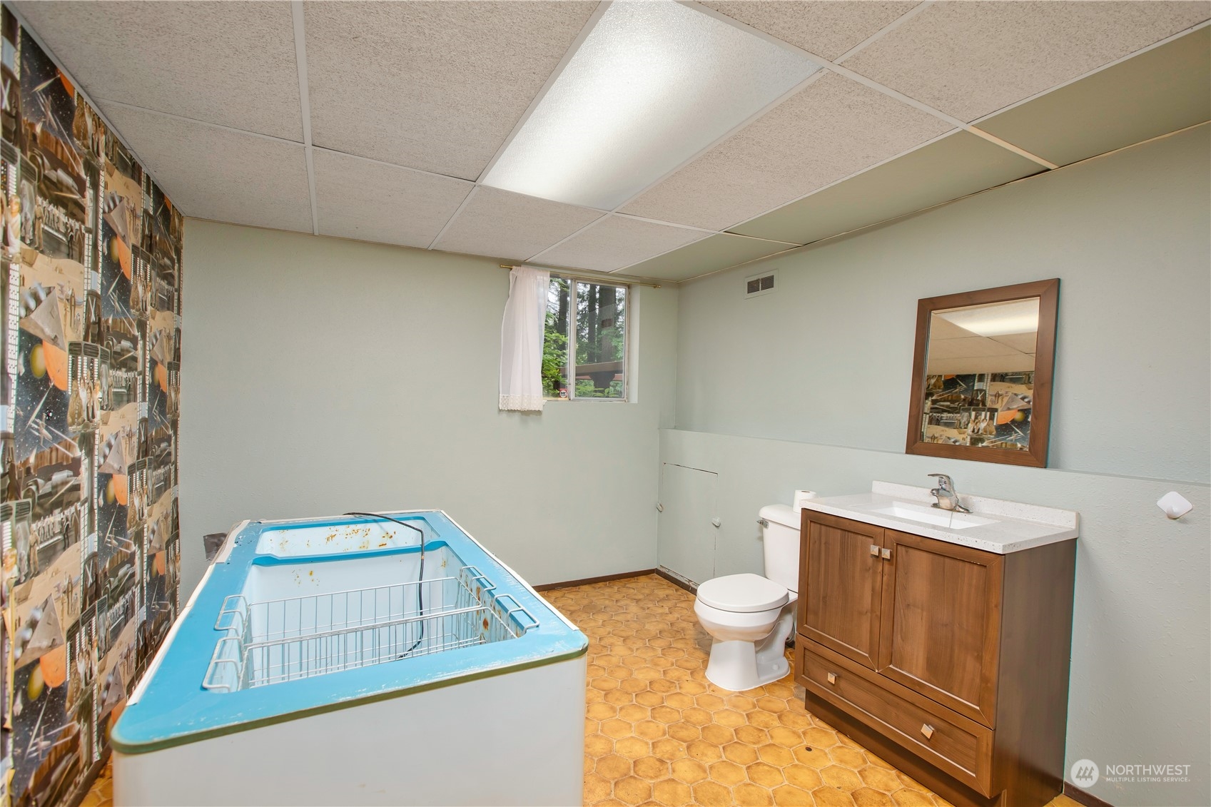22509 45th Avenue Southeast Bothell, WA 98021 - Photo 24 of 31 a bathroom with a toilet sink and mirror