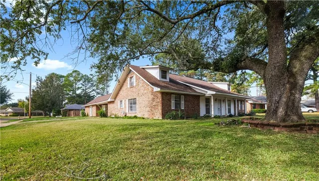 $200,000 | 804 Sweetbriar Drive, Alexandria, LA 71303