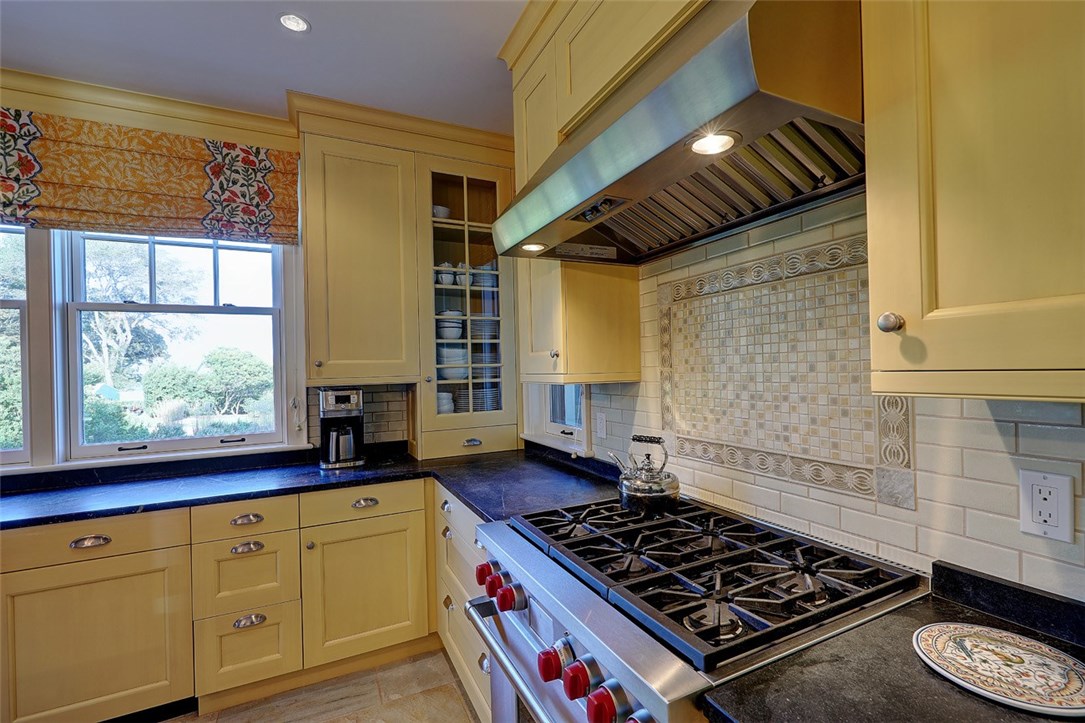 93 Wagner Road Westerly, RI 02891 - Photo 10 of 50