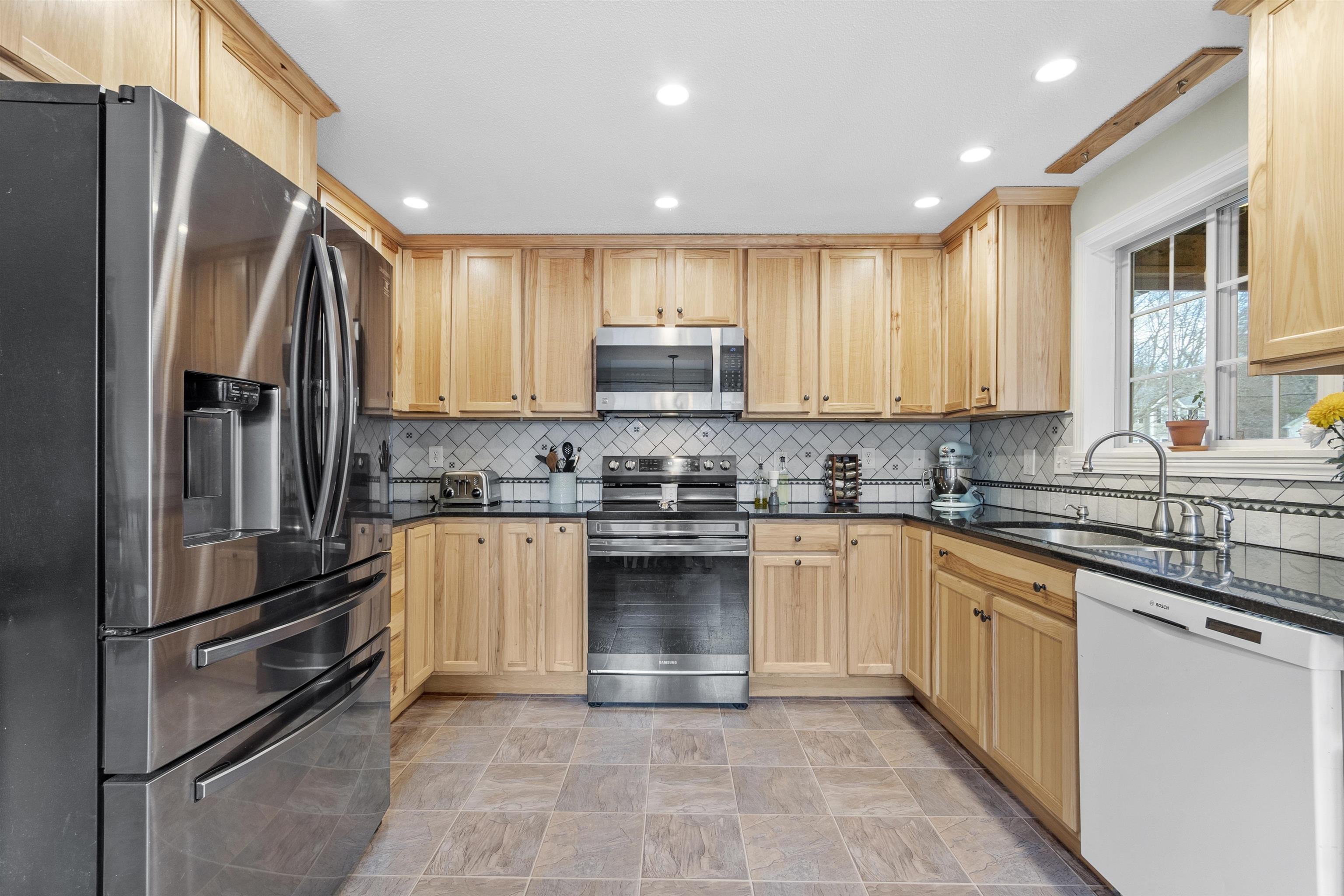 47 Whitehall Road Hooksett, NH 03106 - Photo 13 of 45 Gallery Image 13