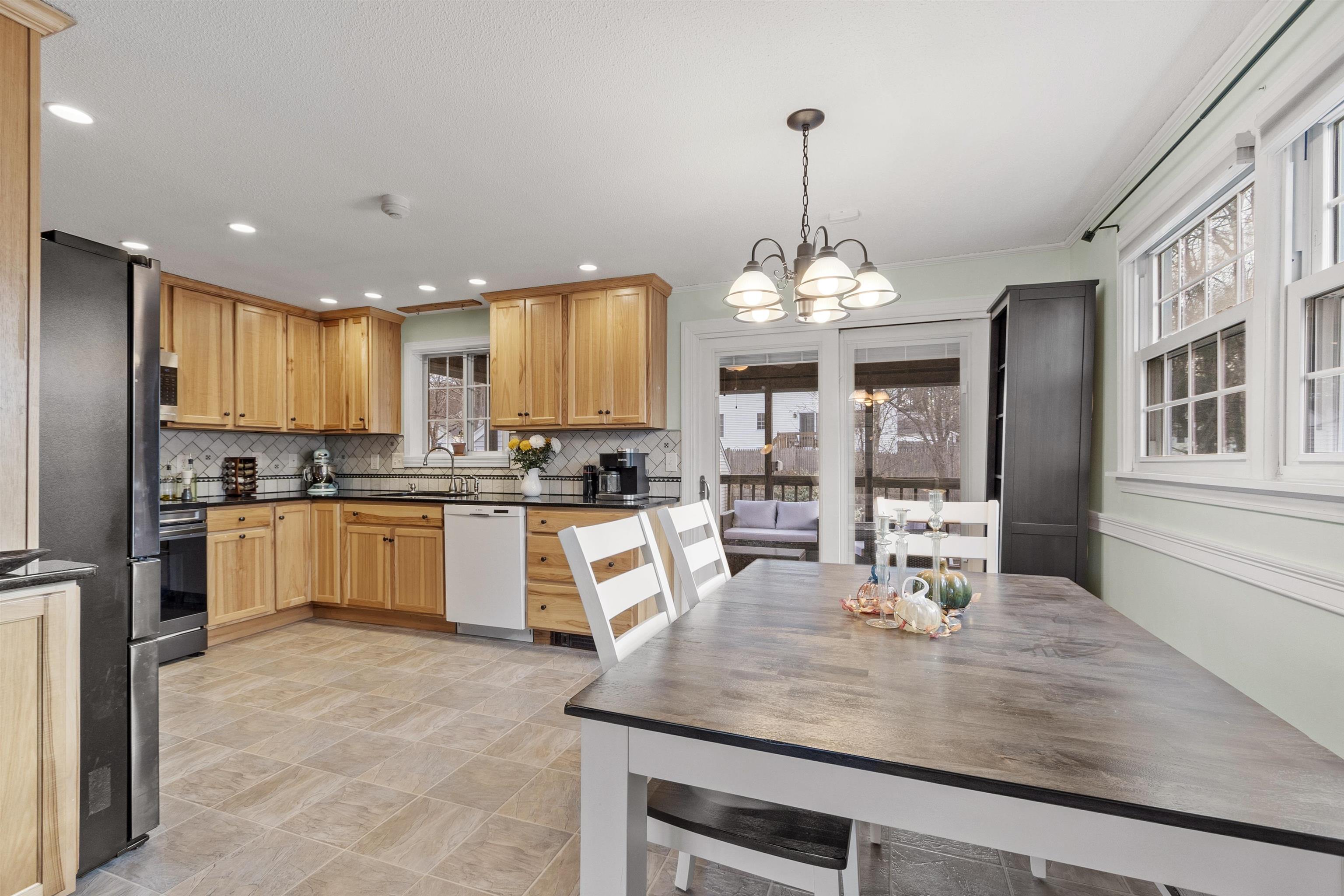 47 Whitehall Road Hooksett, NH 03106 - Photo 9 of 45 Gallery Image 9