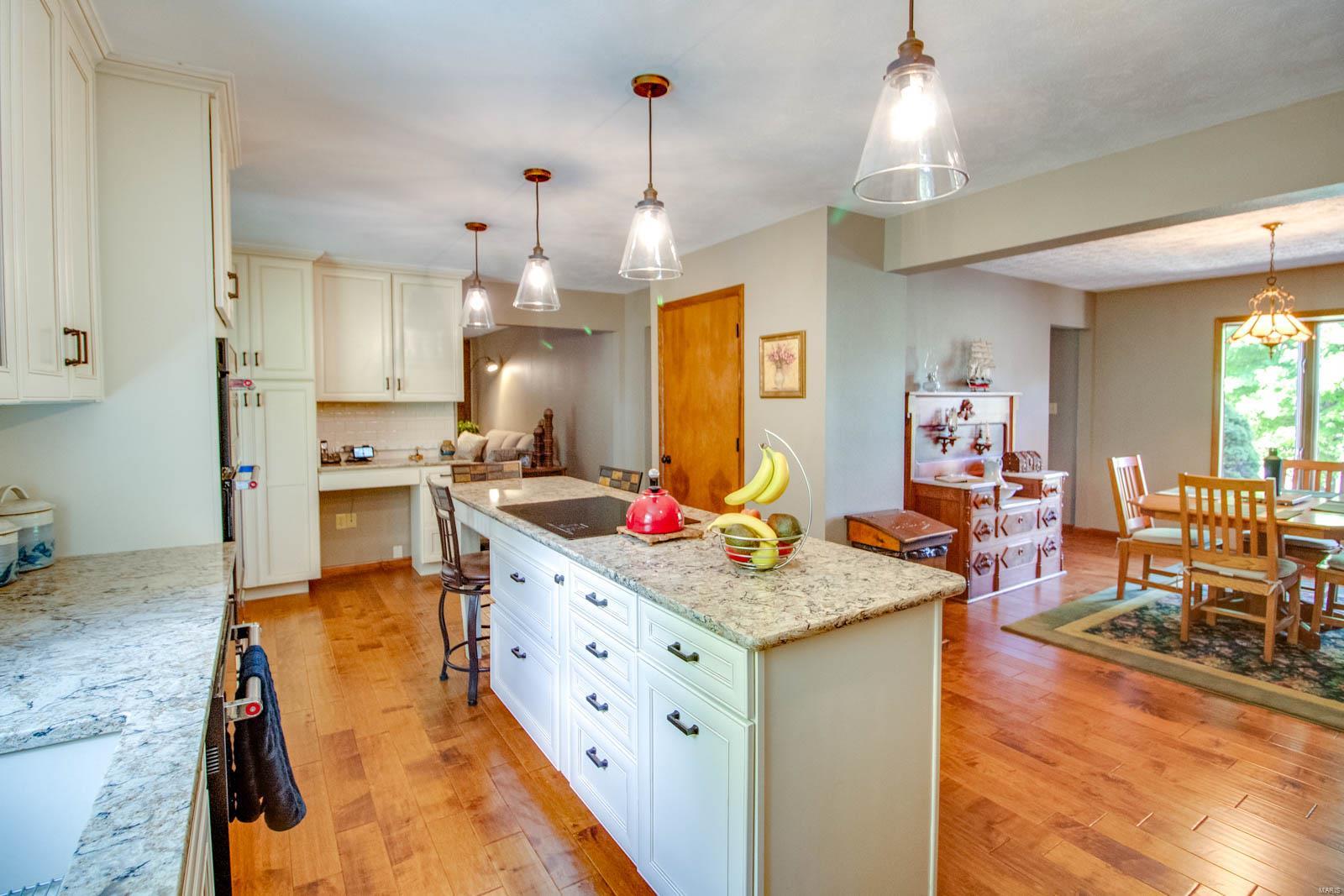 915 Reservoir Road Staunton, IL 62088 - Photo 21 of 64
