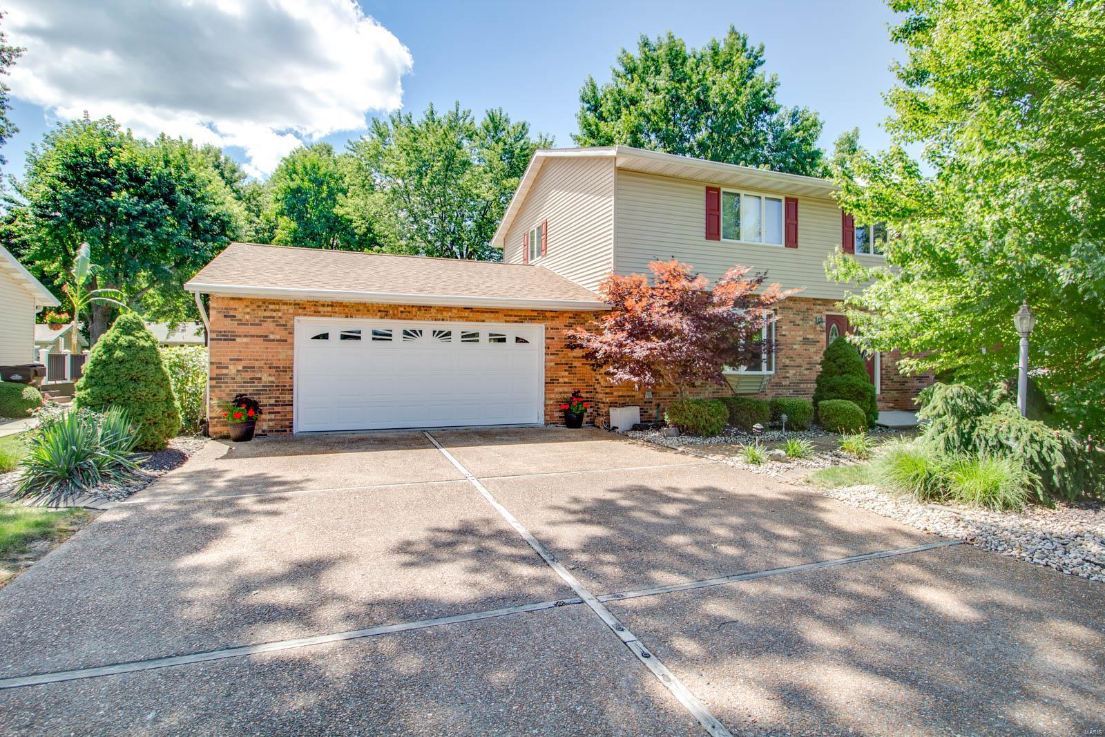 915 Reservoir Road Staunton, IL 62088 - Photo 4 of 64