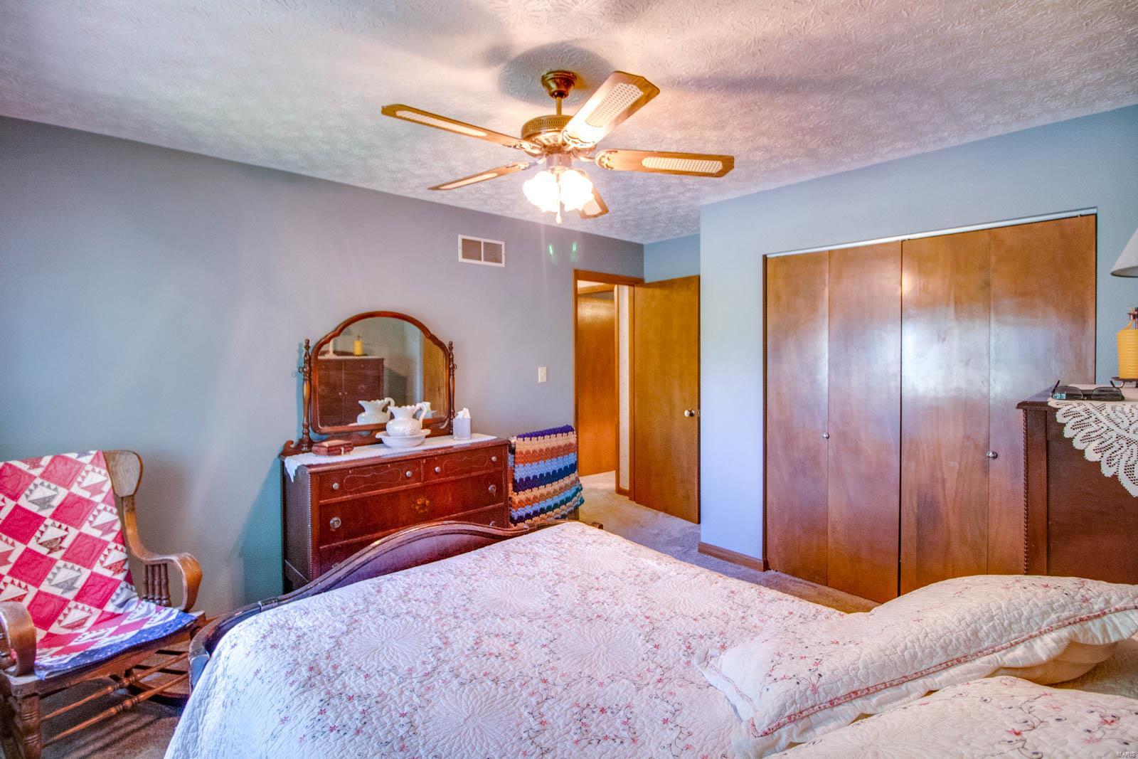 915 Reservoir Road Staunton, IL 62088 - Photo 34 of 64