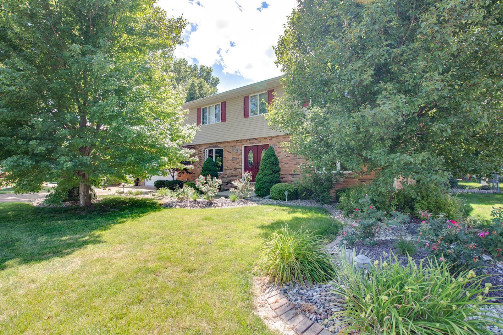 915 Reservoir Road Staunton, IL 62088 - Photo 5 of 64