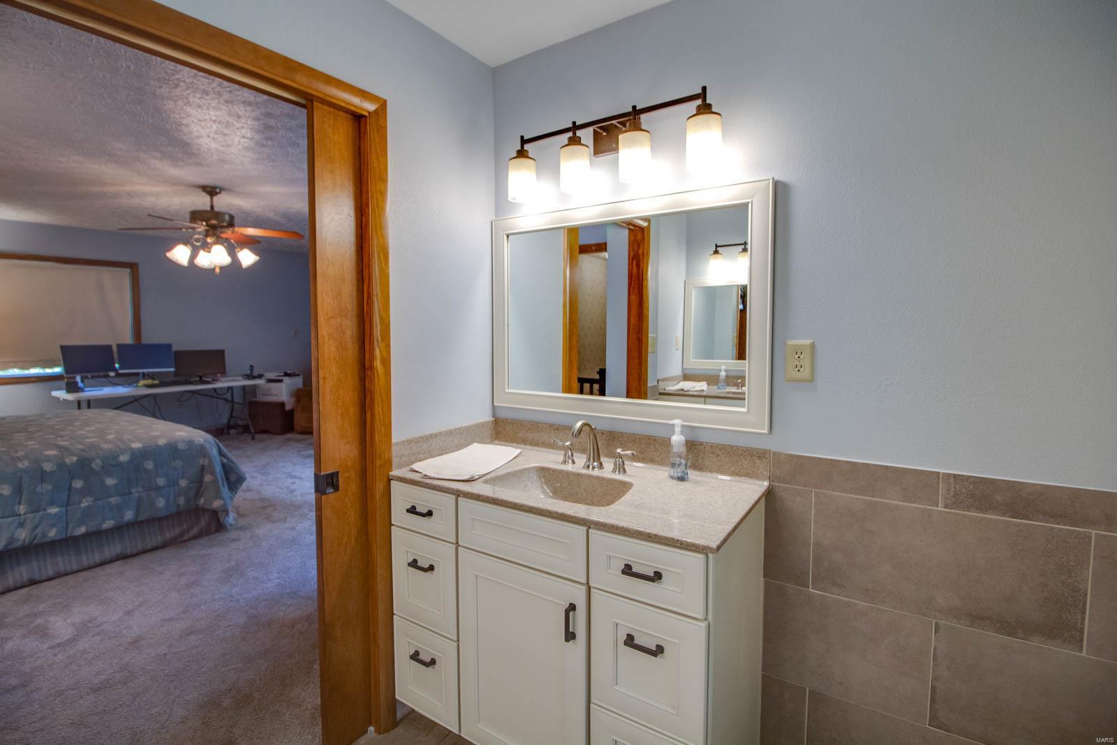 915 Reservoir Road Staunton, IL 62088 - Photo 43 of 64