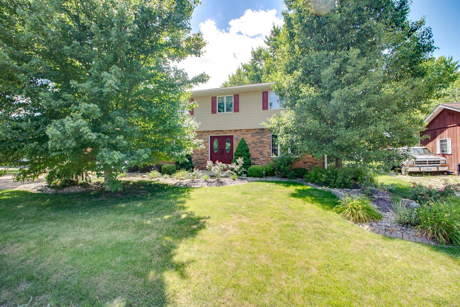 915 Reservoir Road Staunton, IL 62088 - Photo 6 of 64