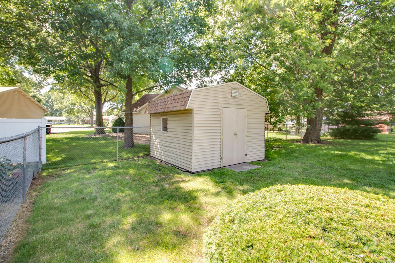 915 Reservoir Road Staunton, IL 62088 - Photo 64 of 64