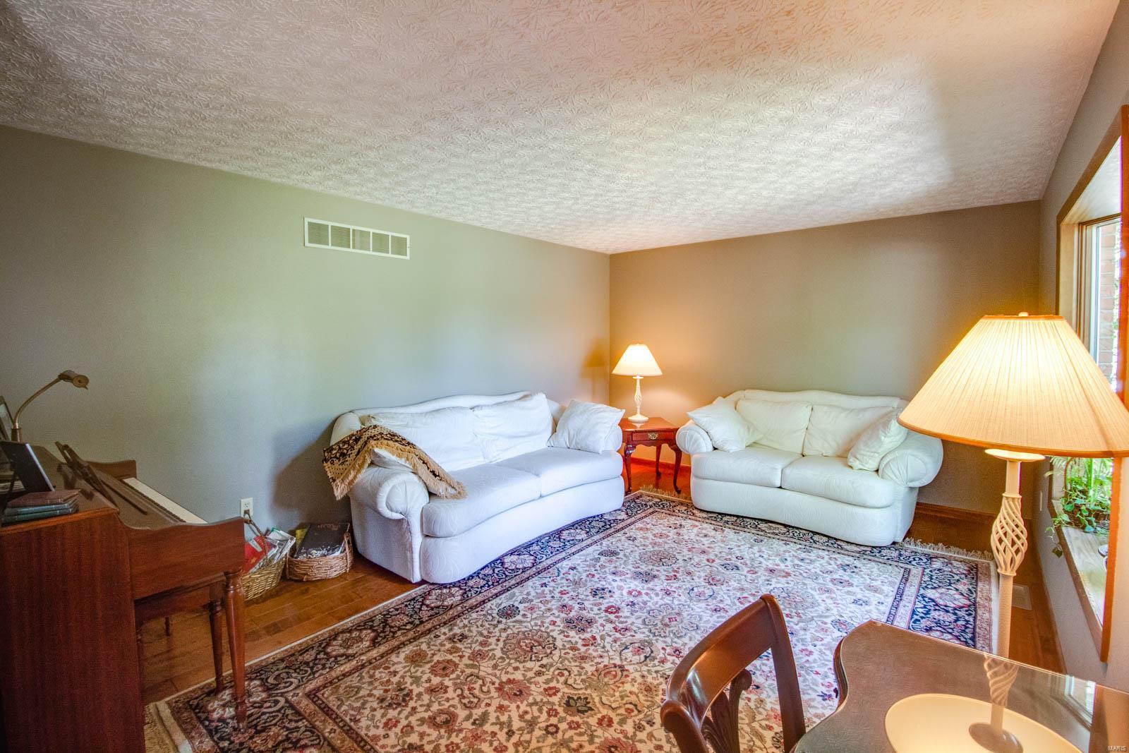 915 Reservoir Road Staunton, IL 62088 - Photo 9 of 64
