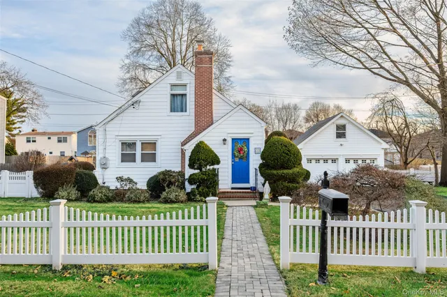 $749,000 | 64 Smith Street, Greenlawn, NY 11740