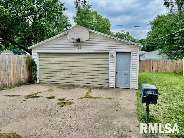 1604 Fairfield Drive Springfield, IL 62702 - Photo 17 of 19
