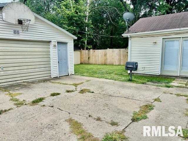 1604 Fairfield Drive Springfield, IL 62702 - Photo 18 of 19