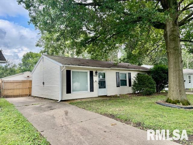 1604 Fairfield Drive Springfield, IL 62702 - Photo 2 of 19
