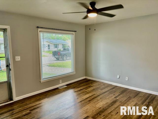 1604 Fairfield Drive Springfield, IL 62702 - Photo 3 of 19