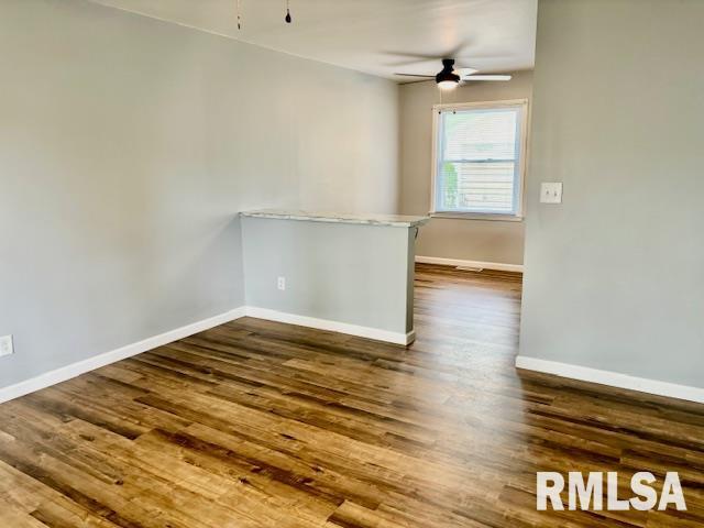 1604 Fairfield Drive Springfield, IL 62702 - Photo 4 of 19