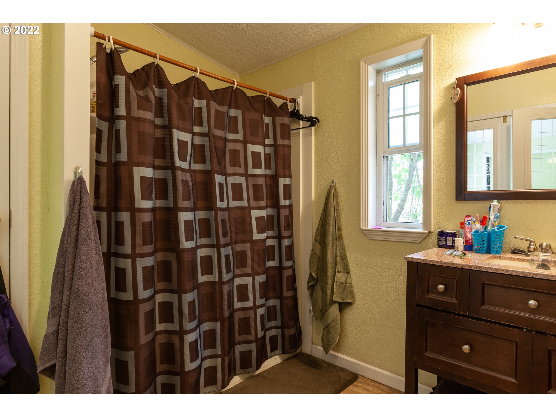 3460 Whitten Road Hood River, OR 97031 - Photo 23 of 32 Bathroom, Attached