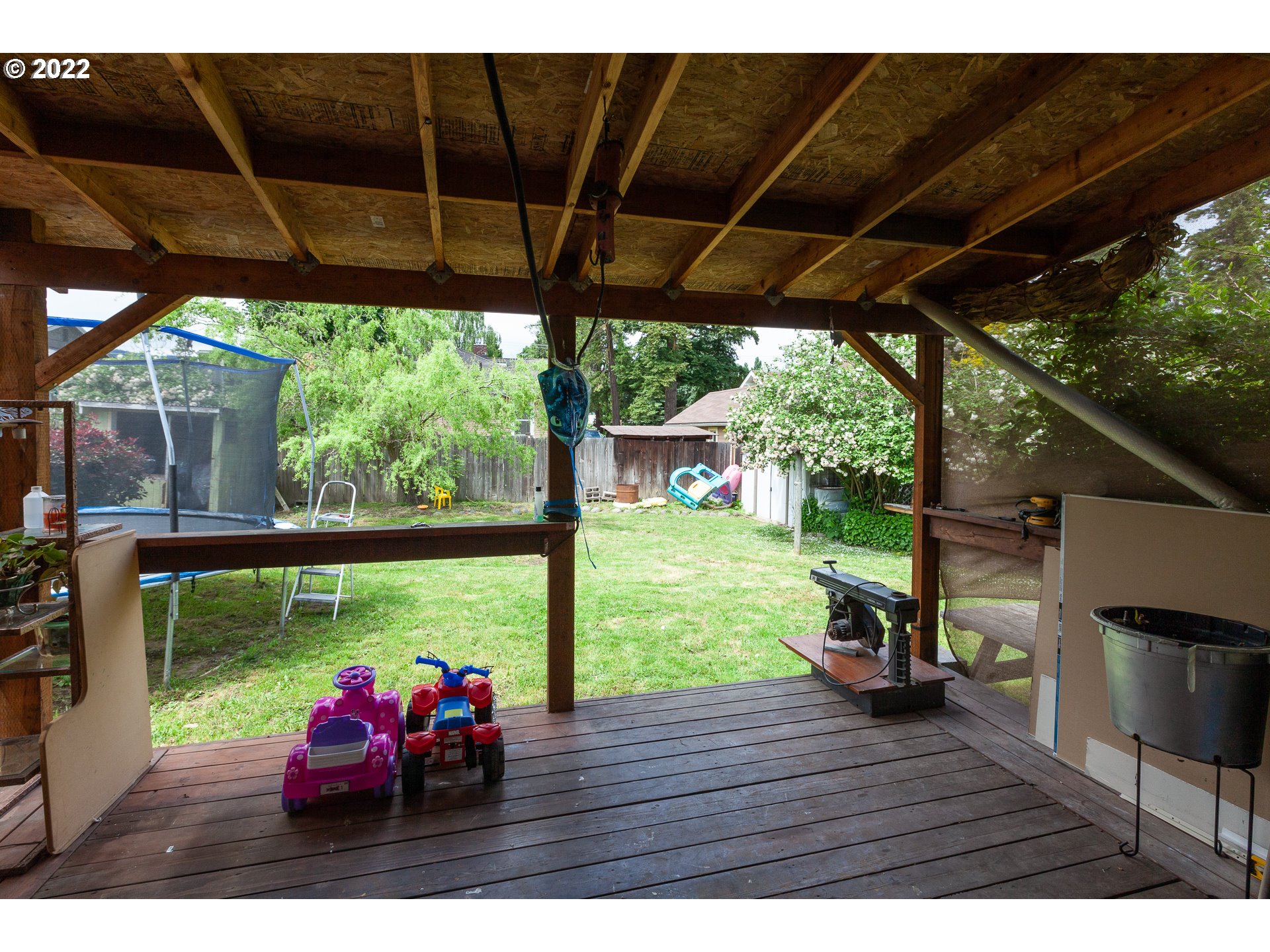 3460 Whitten Road Hood River, OR 97031 - Photo 25 of 32 Covered Porch
