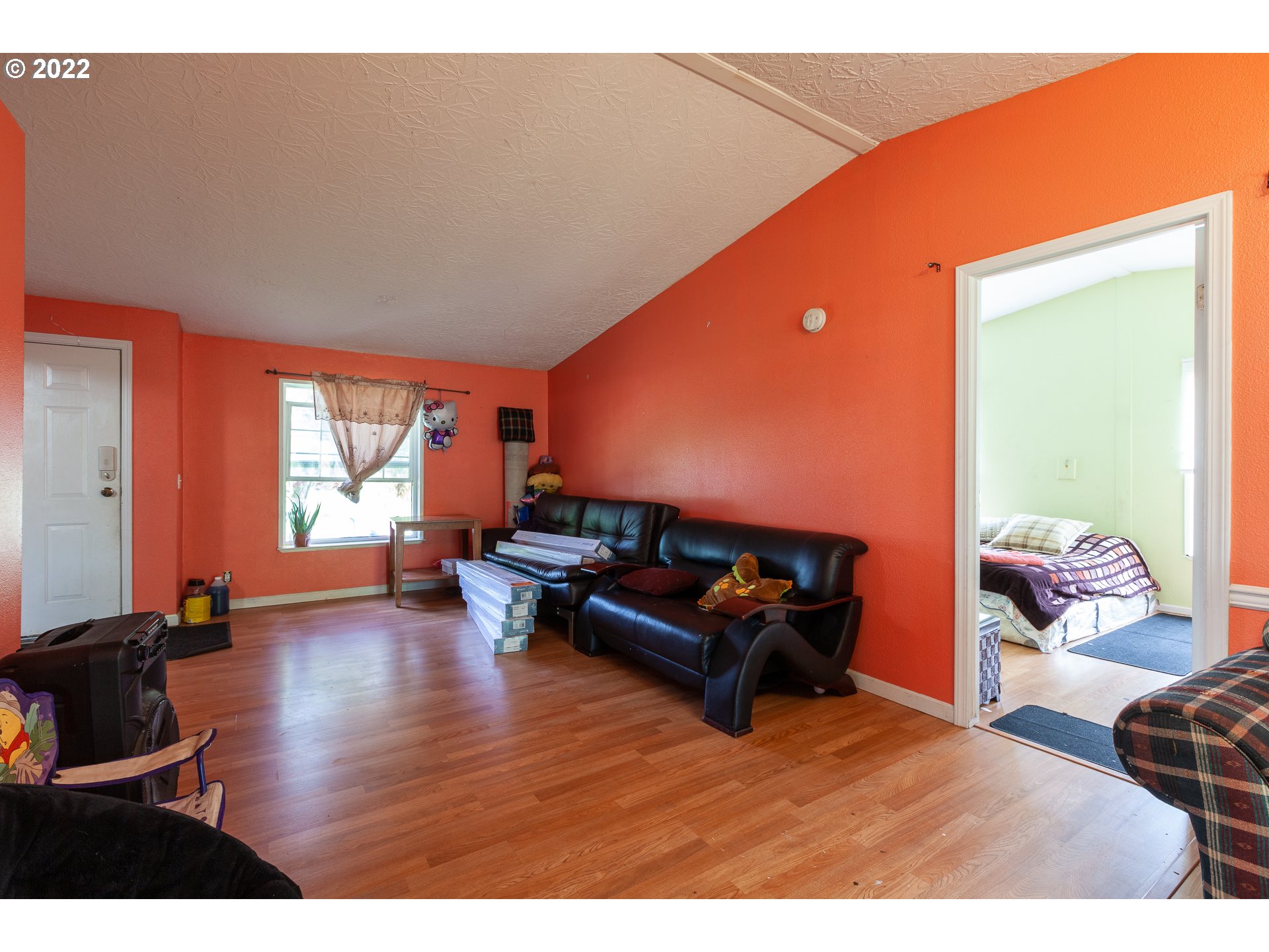 3460 Whitten Road Hood River, OR 97031 - Photo 5 of 32 Living Room