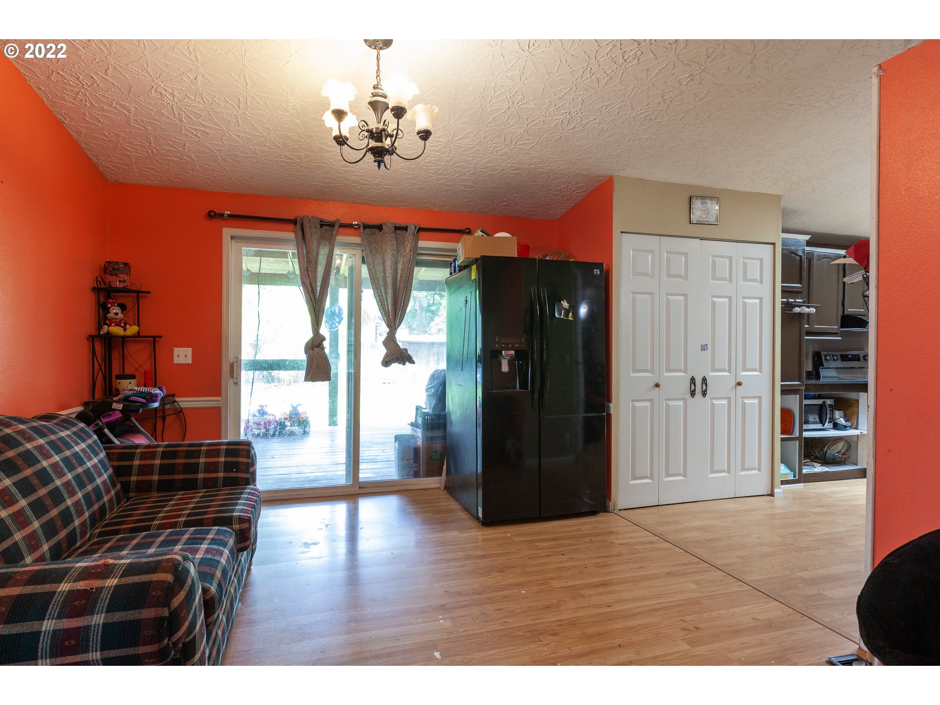 3460 Whitten Road Hood River, OR 97031 - Photo 6 of 32 Living Room/Entrance