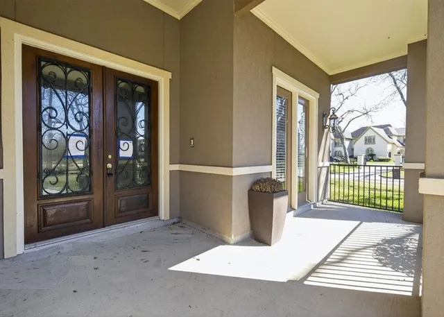 a view of livingroom with window