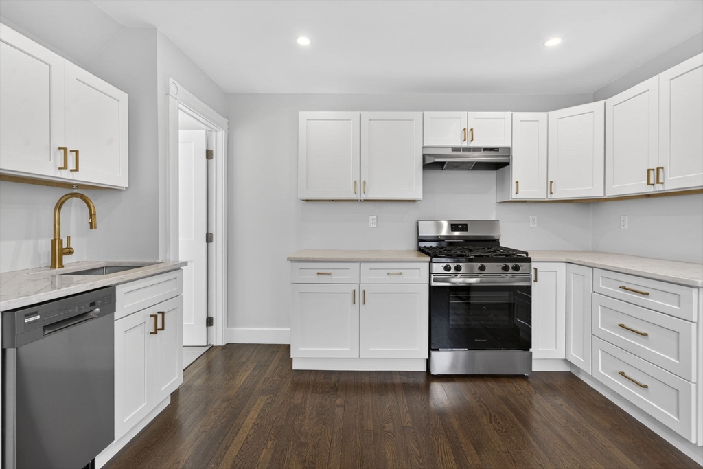 21 Dunlap Street, Unit 3 Salem, MA 01970 - Photo 4 of 25