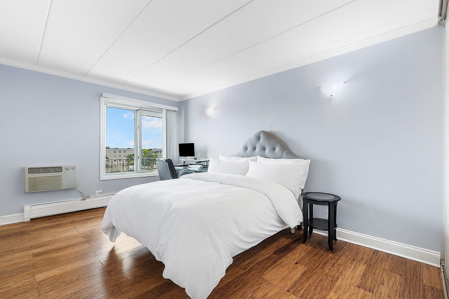 16 East Old Willow Road, Unit 424S Prospect Heights, IL 60070 - Photo 11 of 24 a spacious bedroom with a bed and a window