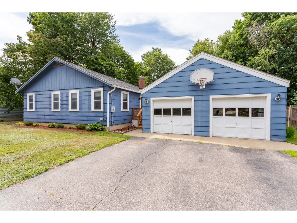 21 Howe Street Rochester, NH 03867 - Photo 1 of 30