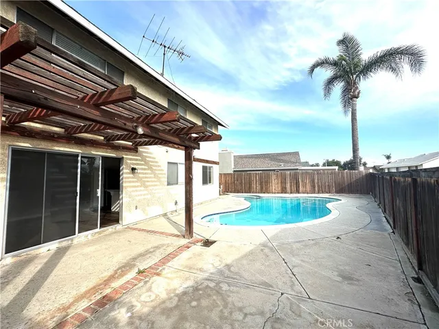 a view of a backyard with palm trees