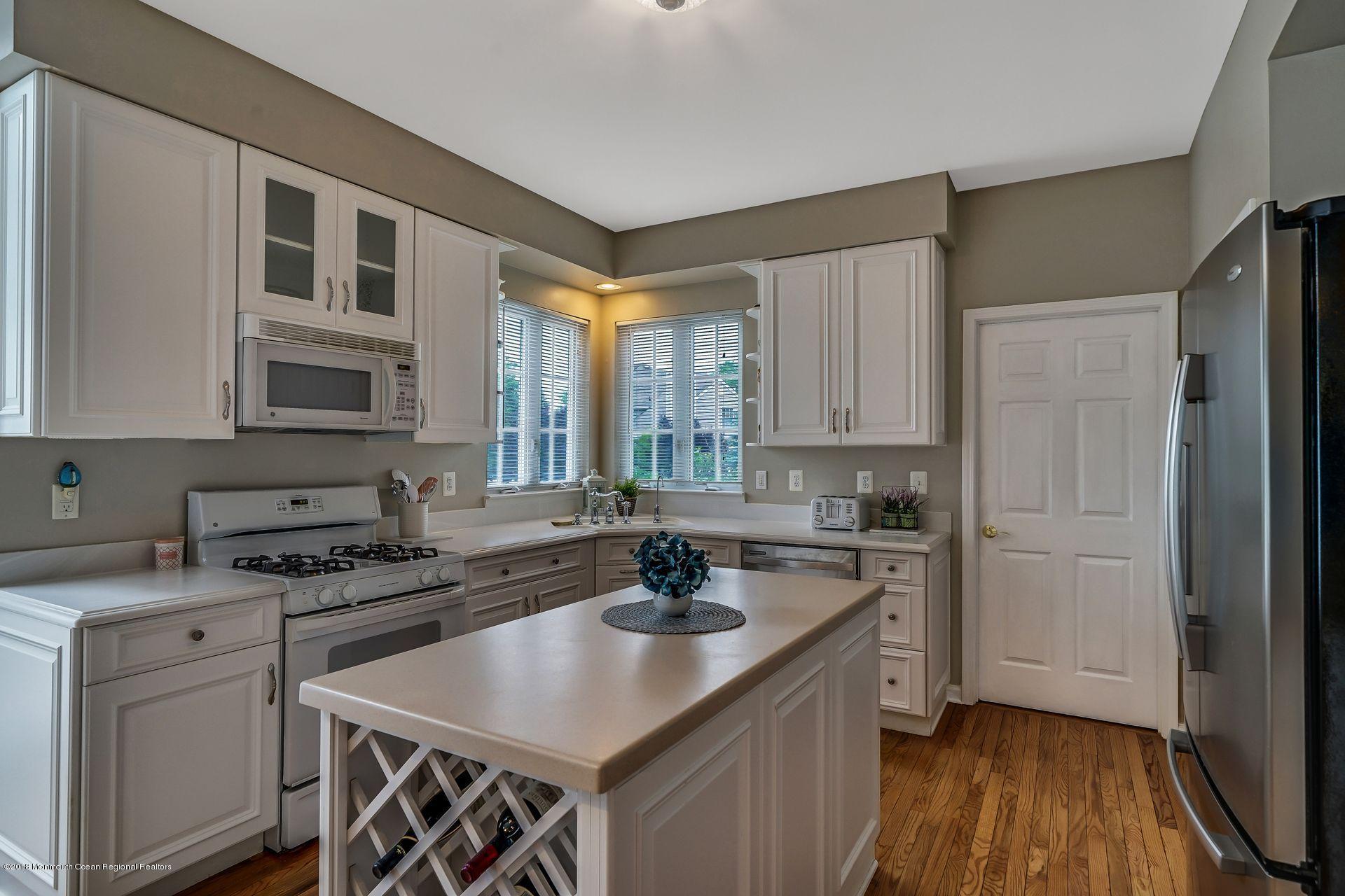 251 Pin Oak Road Freehold, NJ 07728 - Photo 26 of 51 50