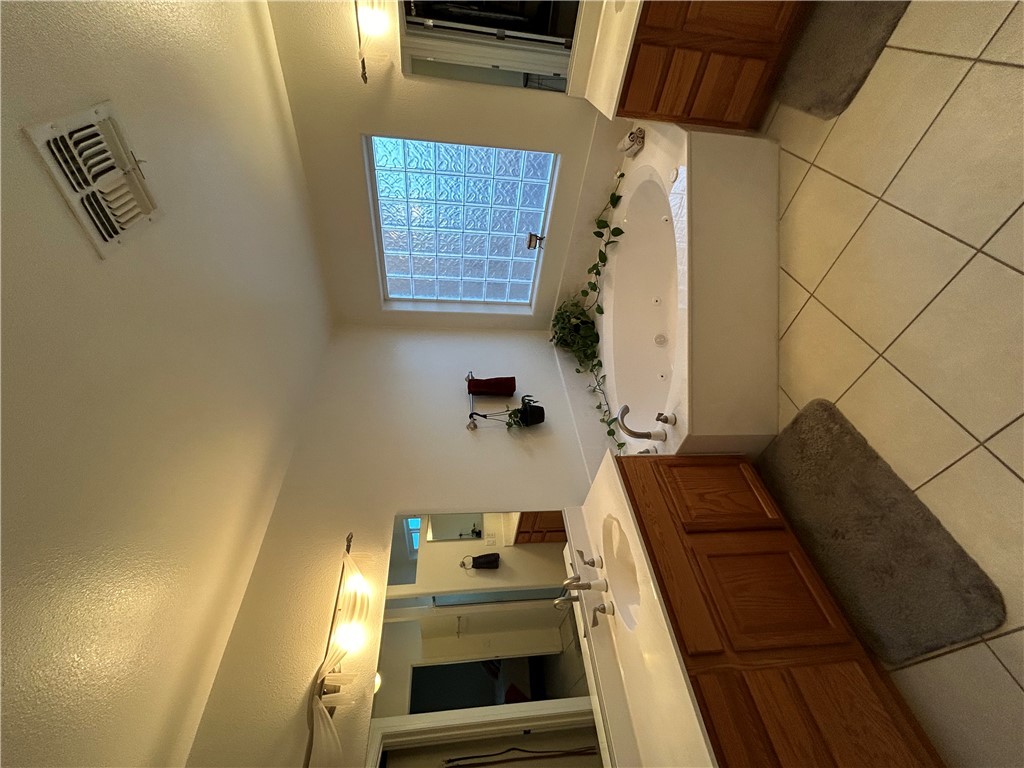 4351 Pinto Road Kingman, AZ 86401 - Photo 12 of 33 master bath