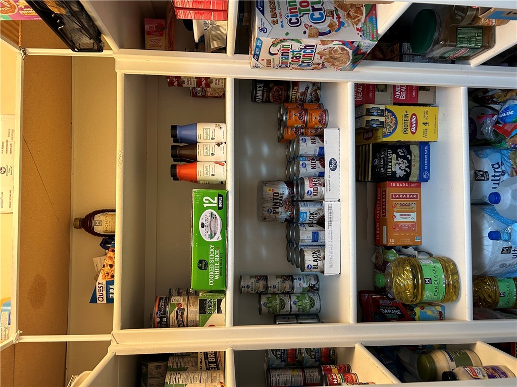 4351 Pinto Road Kingman, AZ 86401 - Photo 21 of 33 Pantry
