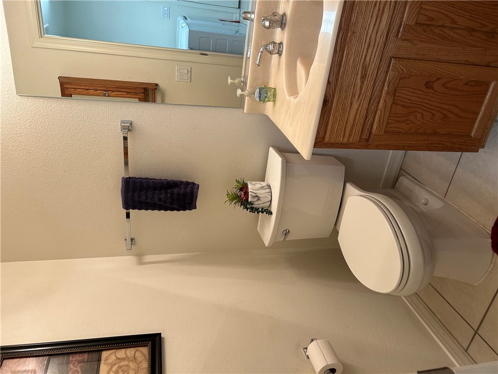 4351 Pinto Road Kingman, AZ 86401 - Photo 10 of 33 guest bath