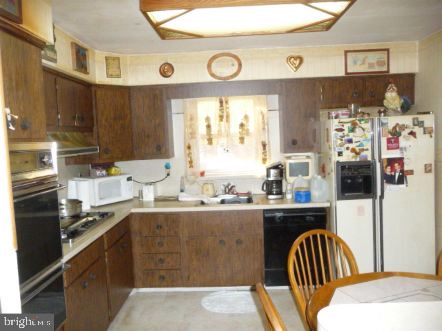 1124 Plane Road Philadelphia, PA 19115 - Photo 5 of 19 Kitchen