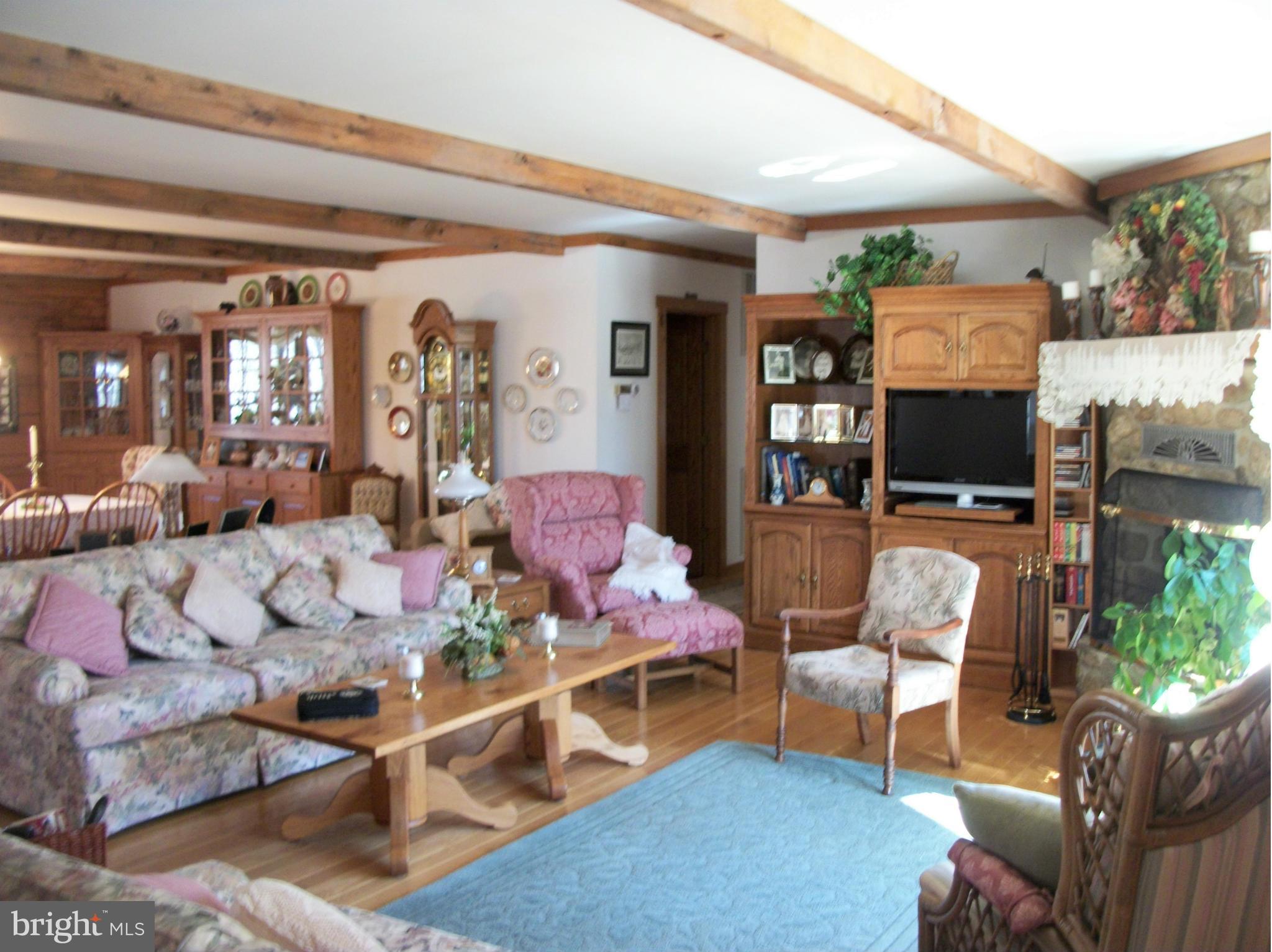 20174 Crooked Run Road Culpeper, VA 22701 - Photo 11 of 30 Living Room