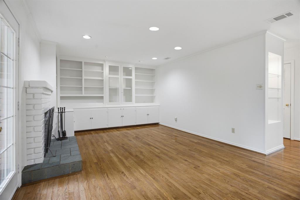 1333 Roaring Springs Road, Unit 1333 Fort Worth, TX 76114 - Photo 11 of 23 Living or den or dining!