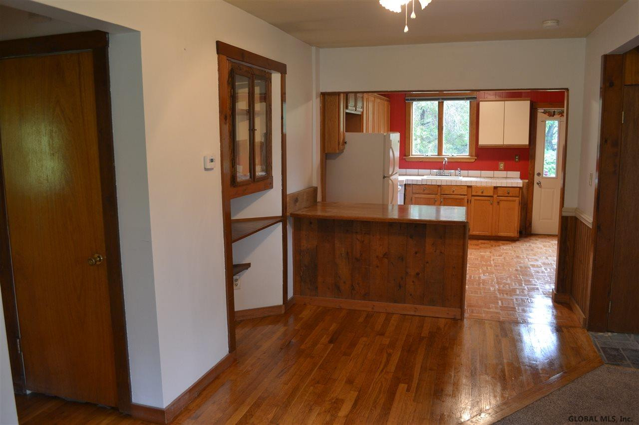 814 Kings Road Rotterdam, NY 12303 - Photo 2 of 8 Photo 2