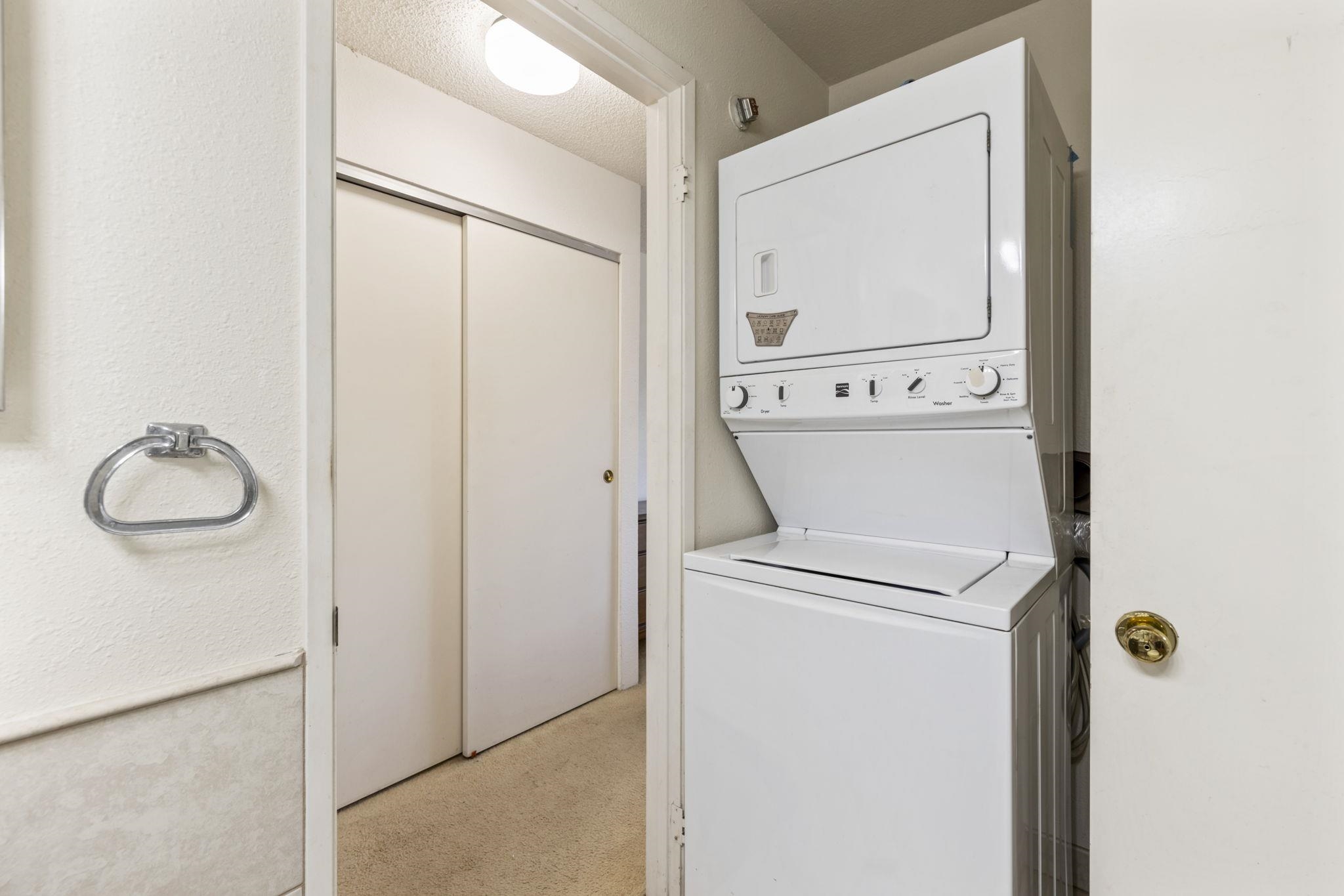 140 Uwapo Road, Unit 18203 Kihei, HI 96753 - Photo 15 of 40 a close view of a utility room with washer and dryer