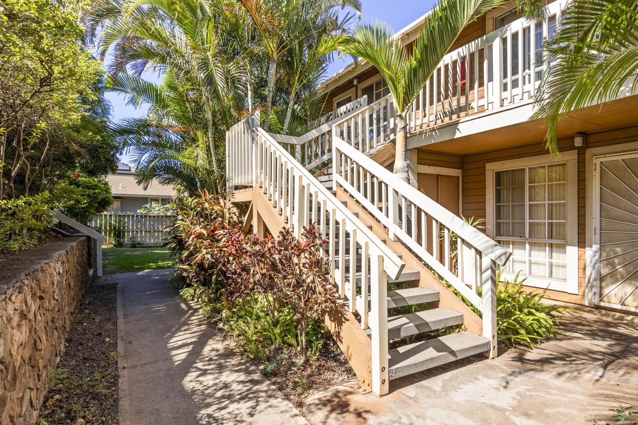 140 Uwapo Road, Unit 18203 Kihei, HI 96753 - Photo 32 of 40 a view of entryway with a front door