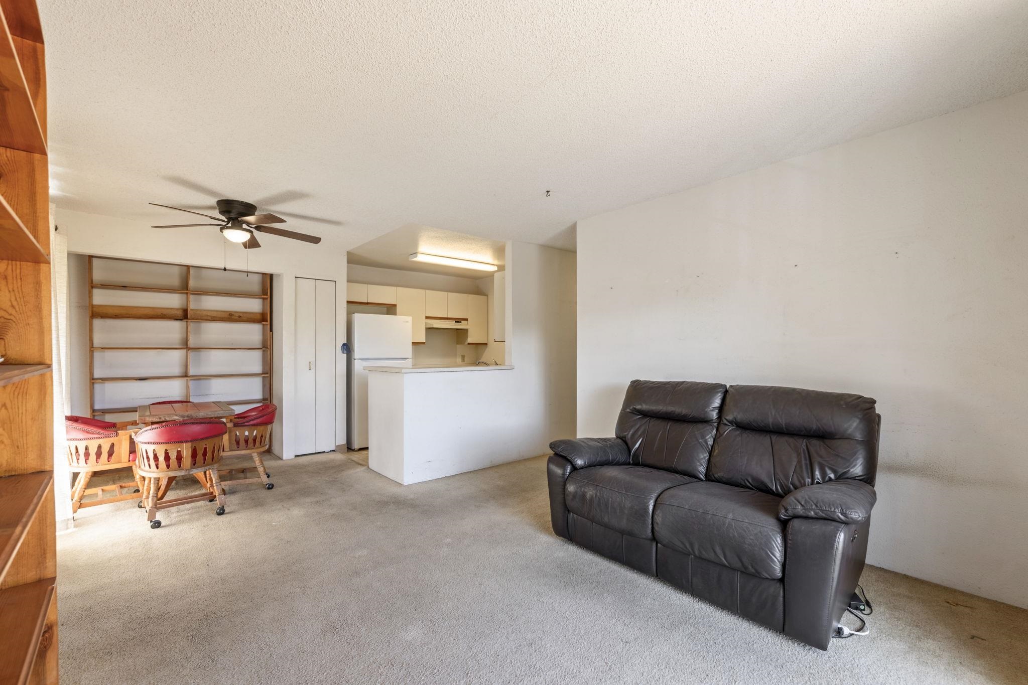 140 Uwapo Road, Unit 18203 Kihei, HI 96753 - Photo 5 of 40 a living room with furniture a flat screen tv and a window