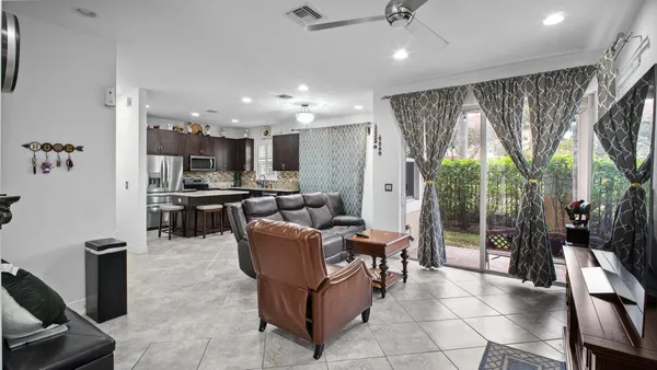 $550,000 | 6993 Pines Circle, Unit 6993, Coconut Creek, FL 33073